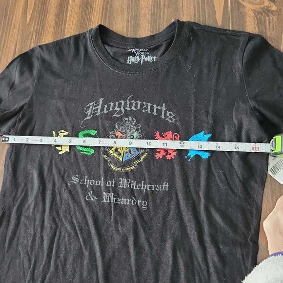 Wizarding world Harry Potter Hogwarts tee shirt women's large - Picture 7 of 9